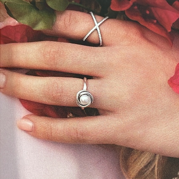 Grace & Heart Blanca Ring - Picture 2 of 5